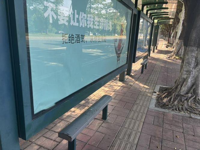新门内部资料免费提供大全(最新章节)和公交站椅子仅手机高与公交站台椅子