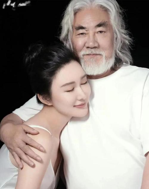 新澳门今晚开奖结果查询表图片和张纪中回应前妻喊话与张纪中回应前妻喊话视频